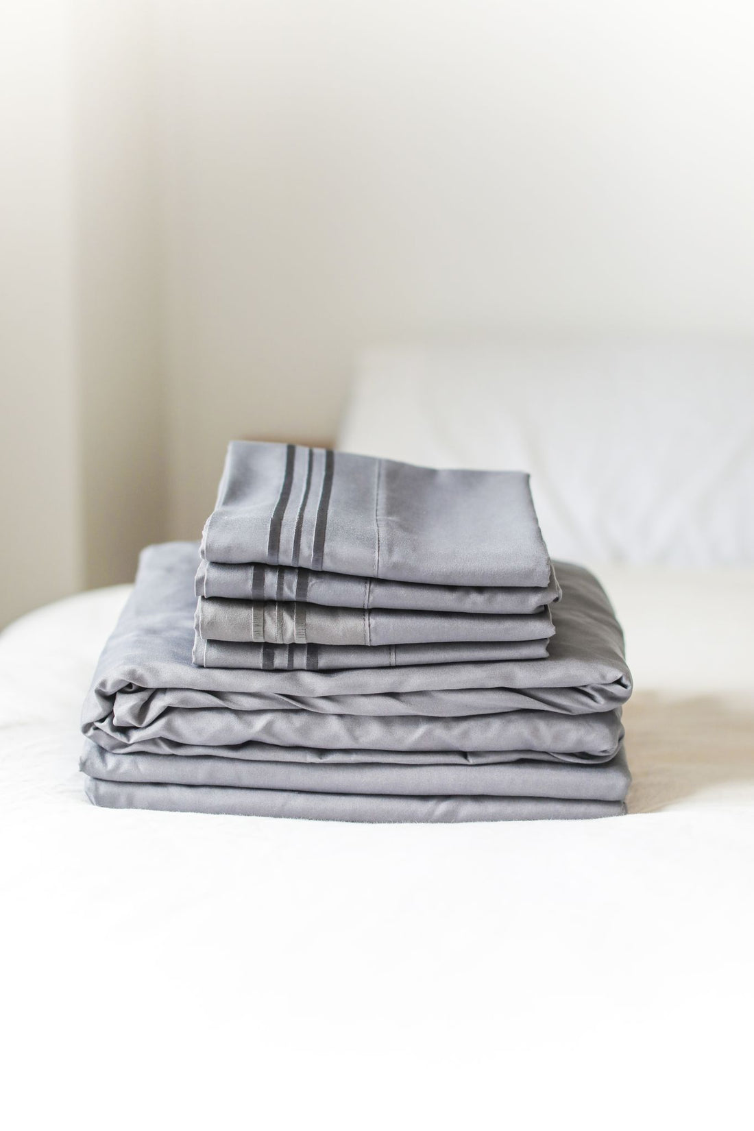 Bedding for Allergies: How to Choose Hypoallergenic Bed Sheets Made From Microfiber