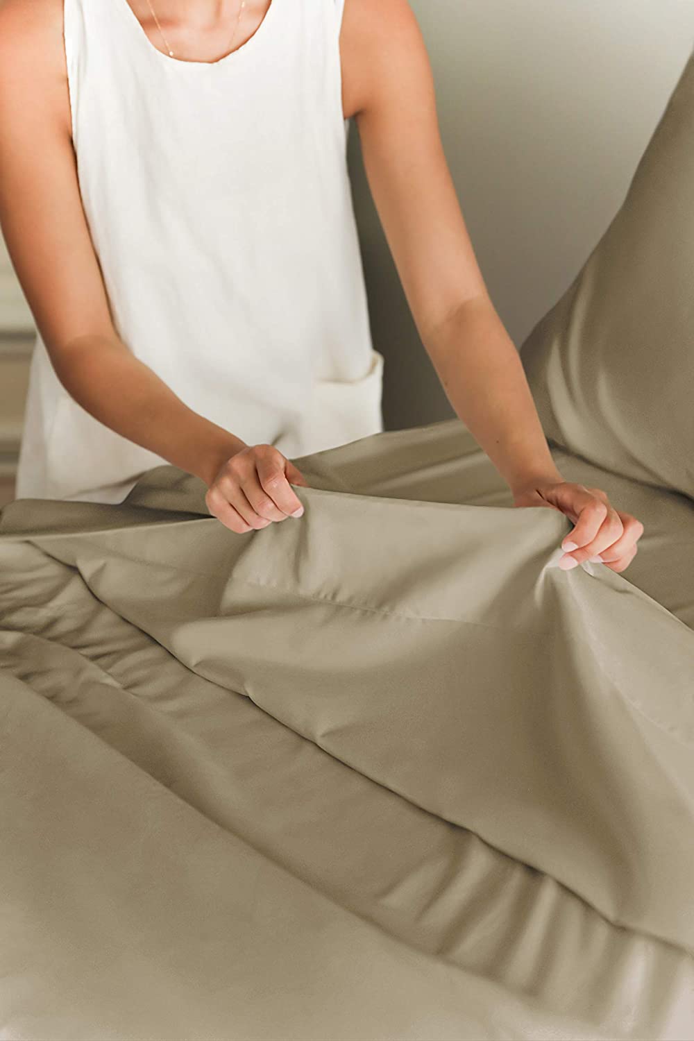 DeaLuxe Bedding 21” Queen Size Deep Pocket Fitted Sheet Only